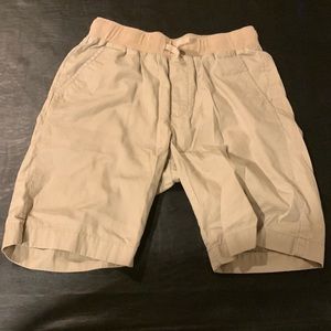 It is a dark off white color, Big kids L and it is from J.Crew